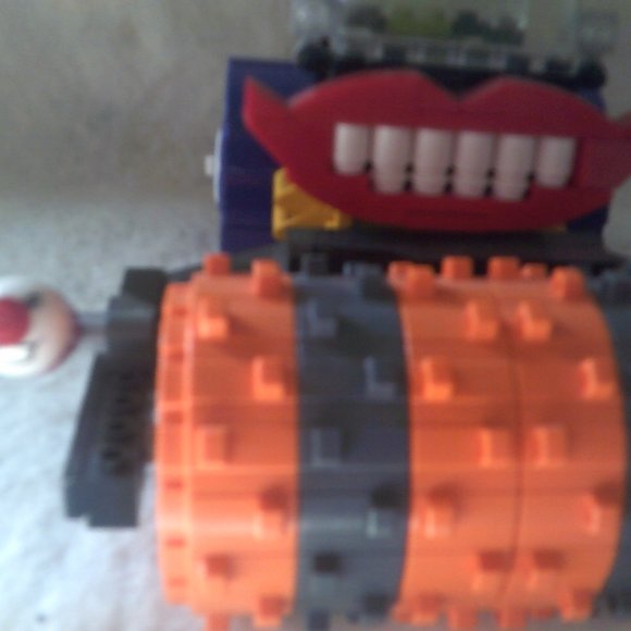 Lego JOKER Steamroller and Joker Helicopter set - Picture 9 of 12